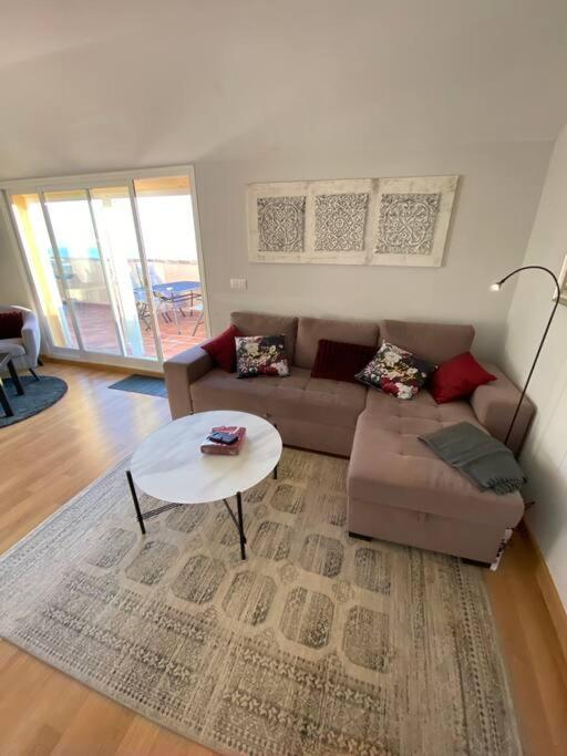 Huoneisto Carvajal, 2-bedroom Sea View Penthouse Fuengirola